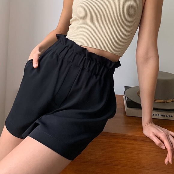 Aritzia Babaton Bello Short - Picture 2 of 5